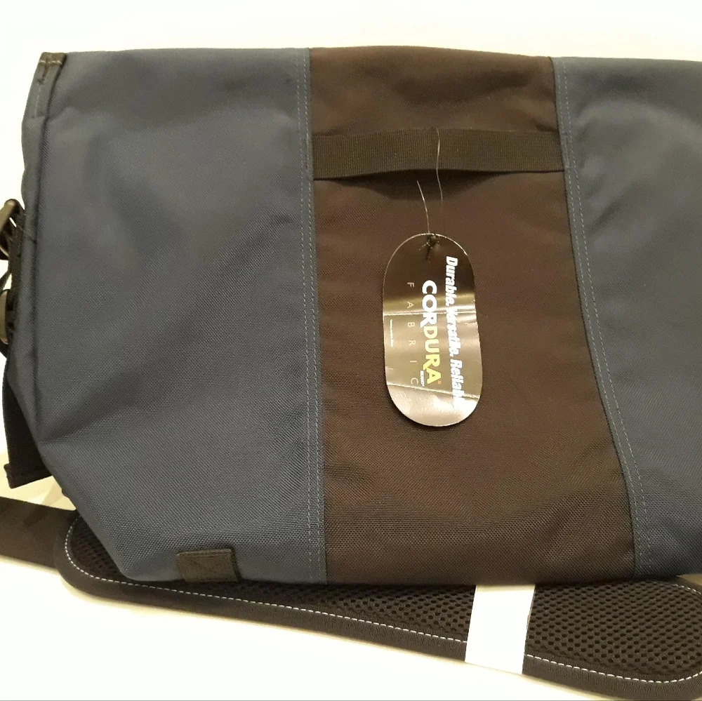 NEW PAC-12 Timbuk2 Classic Messenger Bag Medium Dusk Blue & Black